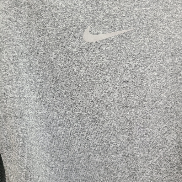 NIKE Dri Fit Reflective We Run 1/4 Zip Gray Jacket Size Medium - Picture 6 of 10